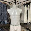 Photo prise de devant du boxer blanc armani avec la bande couleur vert menthe où le logo est inscrit
