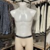 Photo prise de devant du boxer beige armani avec la bande couleur marine où le logo est inscrit