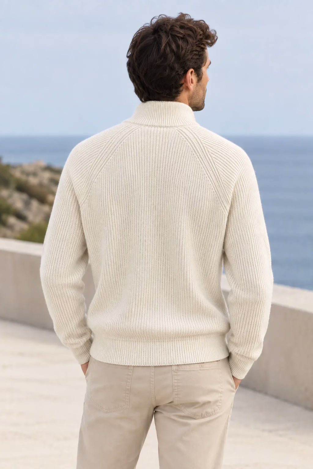 Vue de dos du pull col camionneur écru Five Ever en maille côtelée pour homme.
